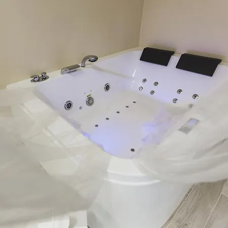 Czarno Na Bialym 酒店 3*